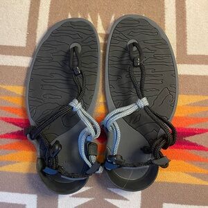 Xero Shoes size 6 Black & Gray Sandals
